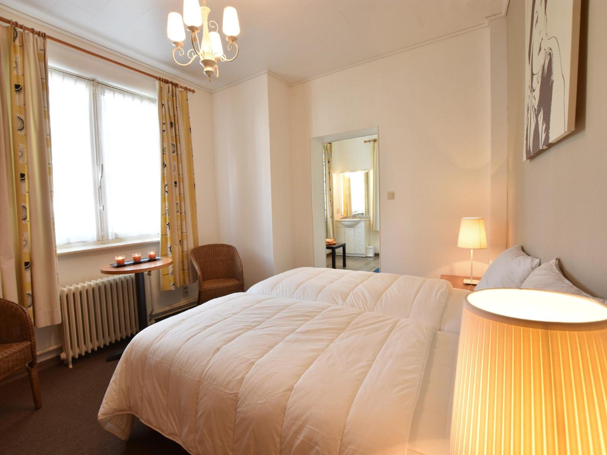 Former Hotel In The Centre And At 50 Metres From The Beach In Panne De Panne Esterno foto