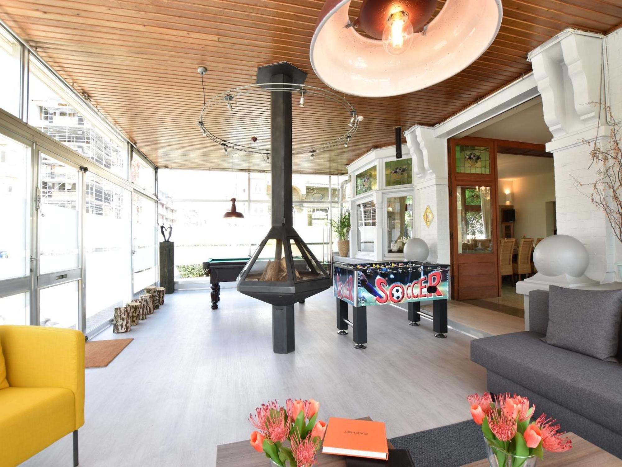 Former Hotel In The Centre And At 50 Metres From The Beach In Panne De Panne Esterno foto