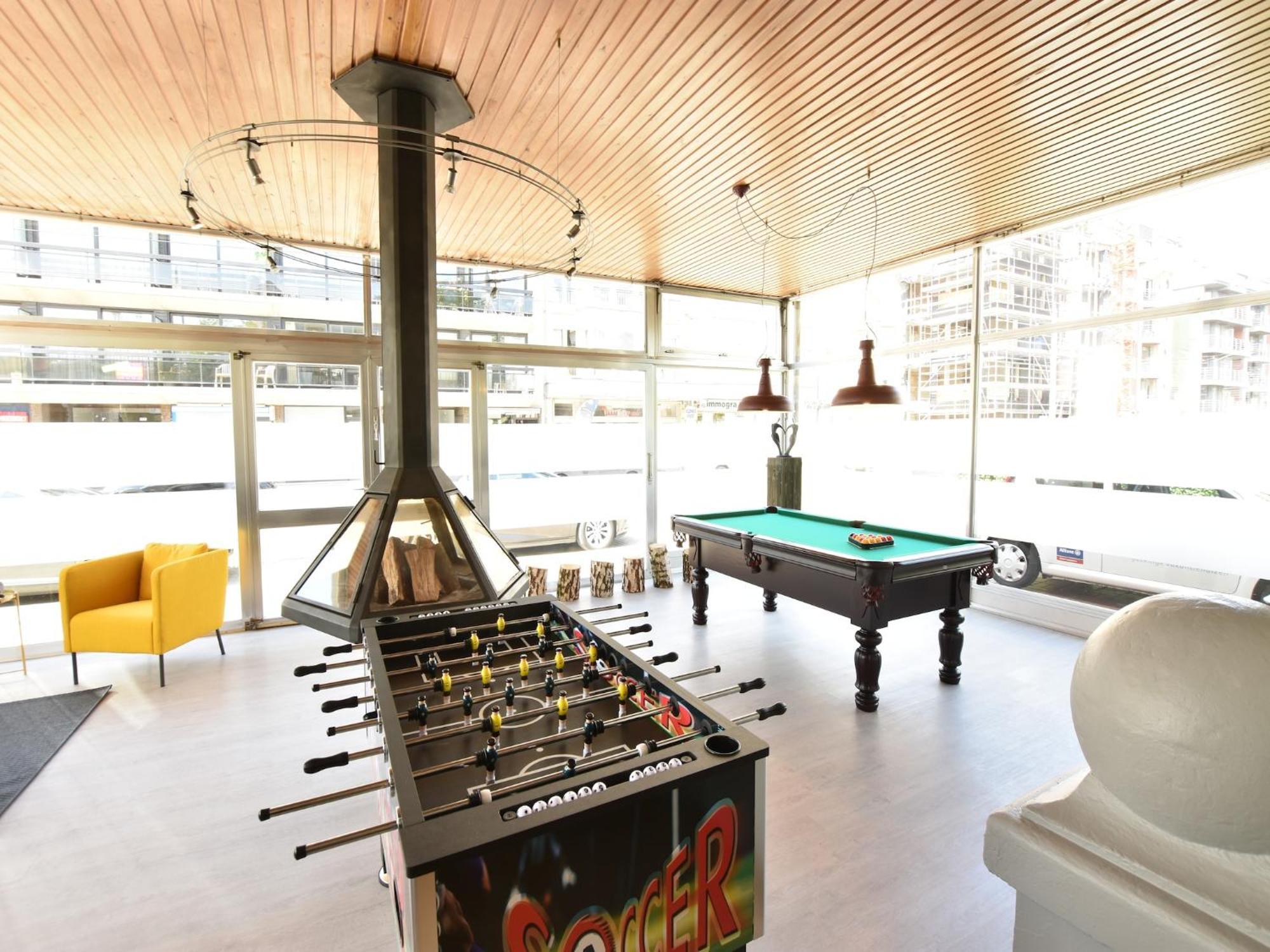 Former Hotel In The Centre And At 50 Metres From The Beach In Panne De Panne Esterno foto