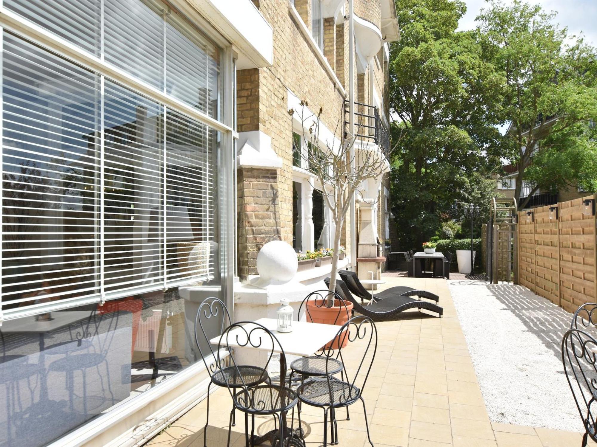 Former Hotel In The Centre And At 50 Metres From The Beach In Panne De Panne Esterno foto