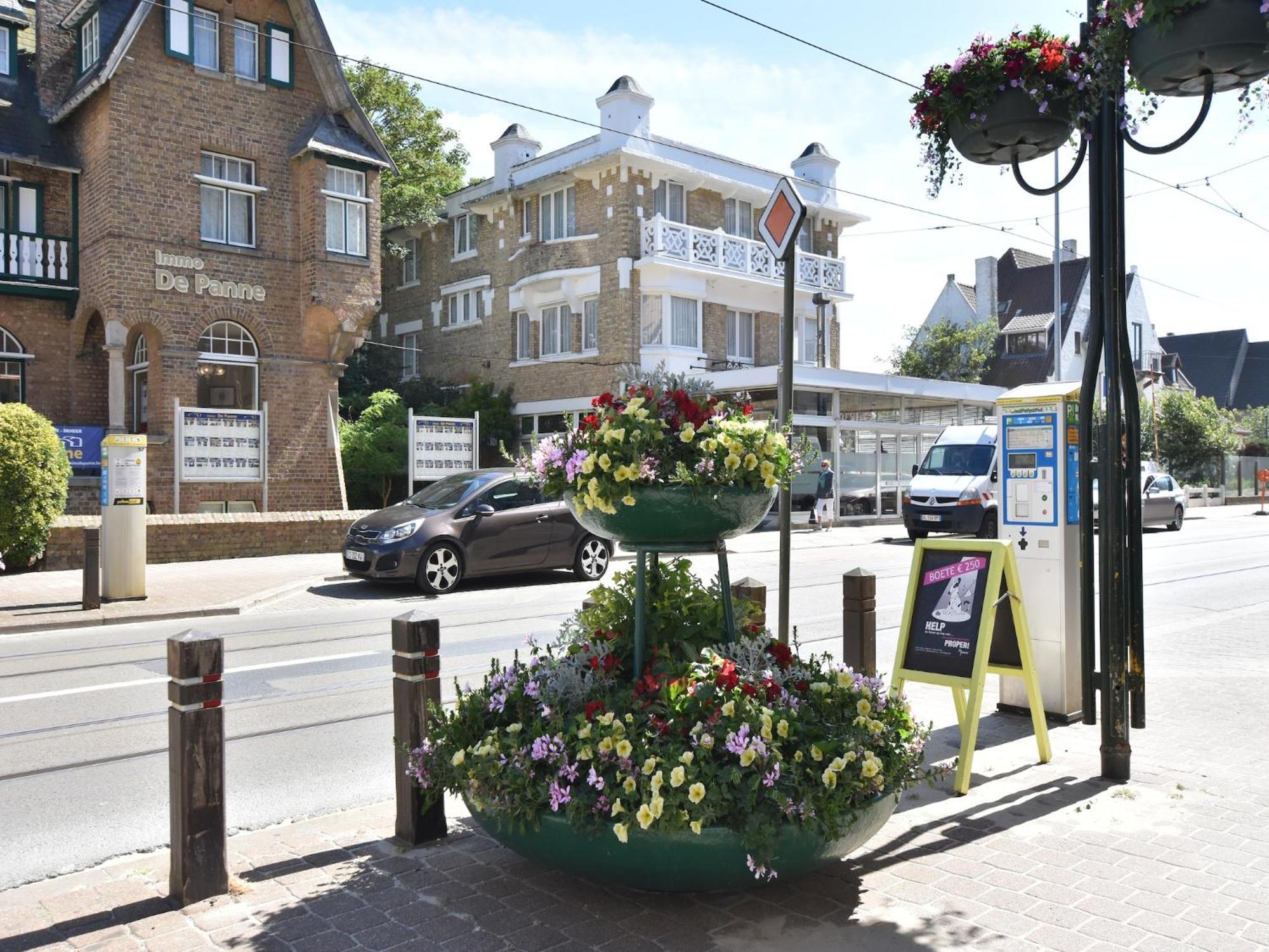 Former Hotel In The Centre And At 50 Metres From The Beach In Panne De Panne Esterno foto